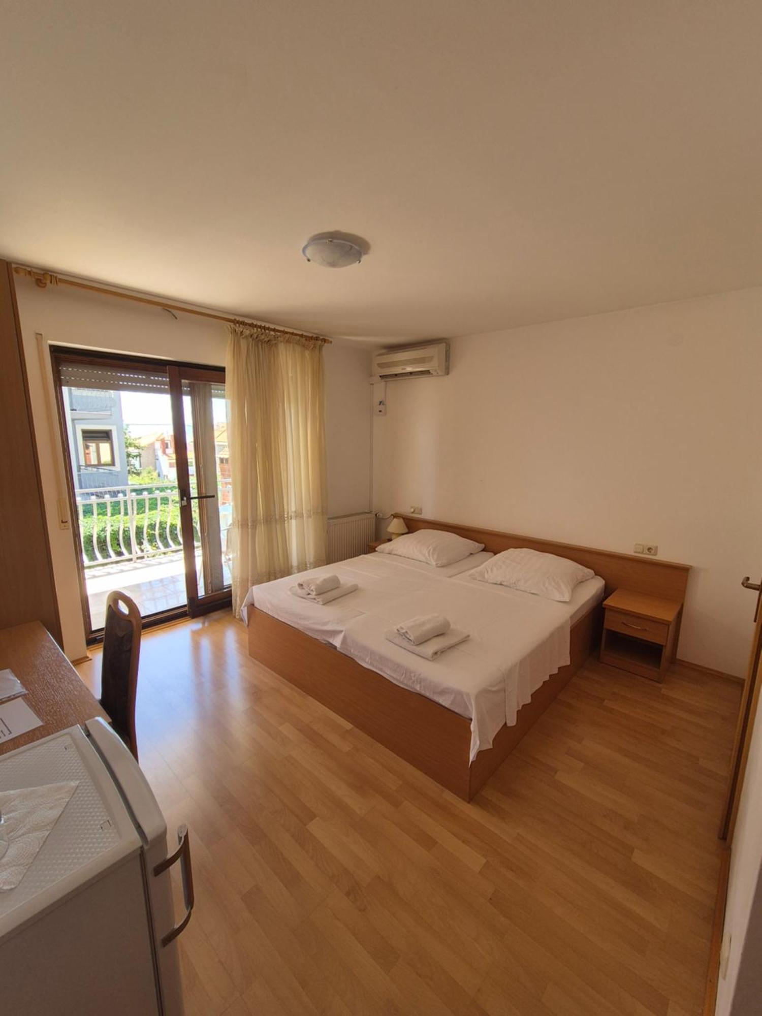 Apartments And Rooms Mamic ドゥギ・ラット エクステリア 写真