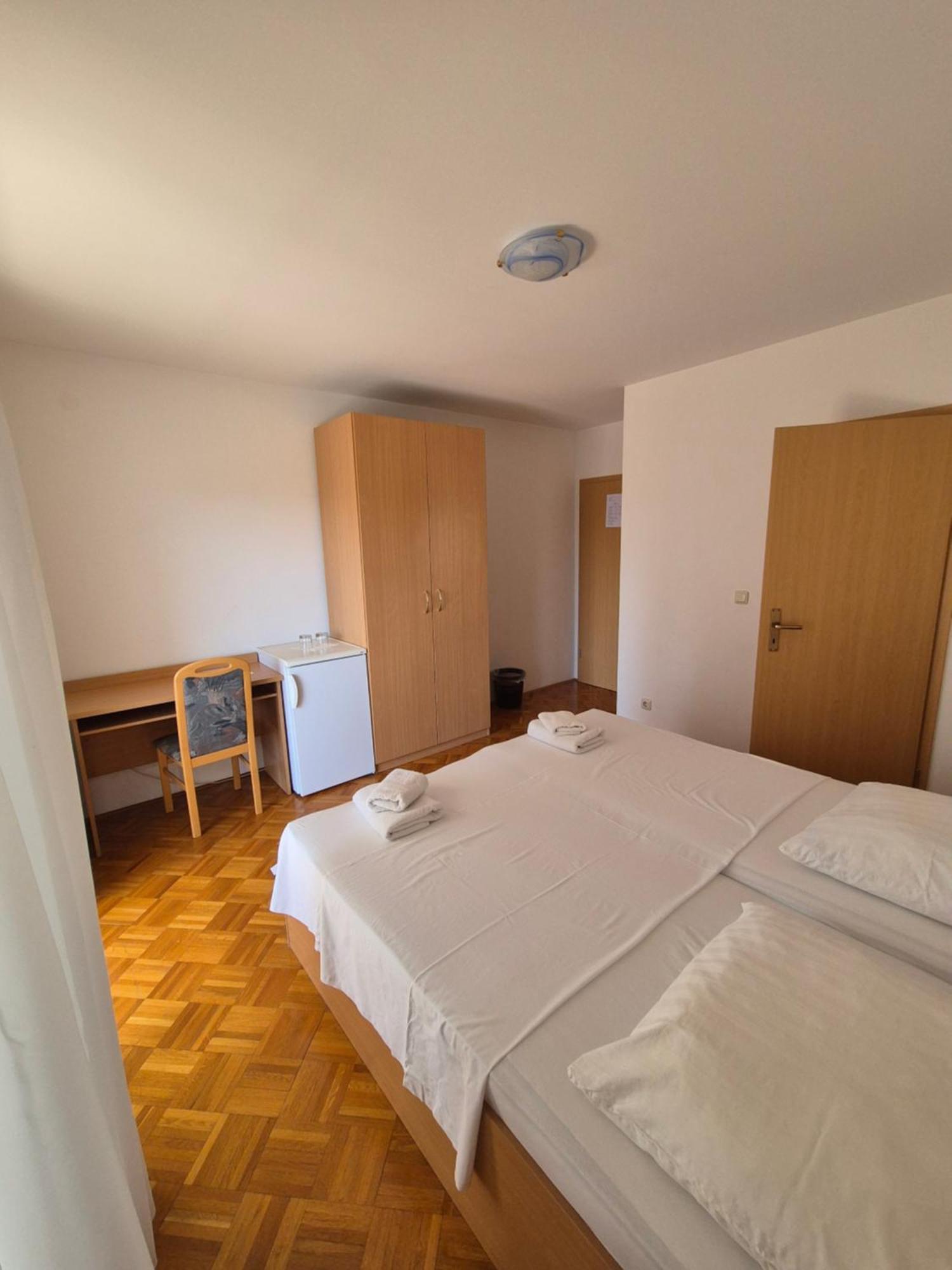 Apartments And Rooms Mamic ドゥギ・ラット エクステリア 写真